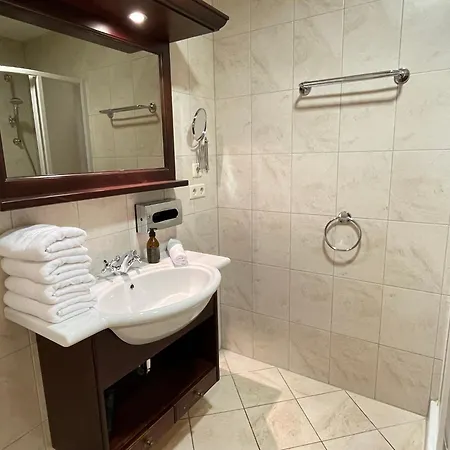 International House Zw 5 * Ζόλντεν