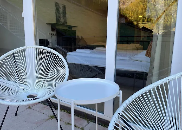 International House Zw 5 *