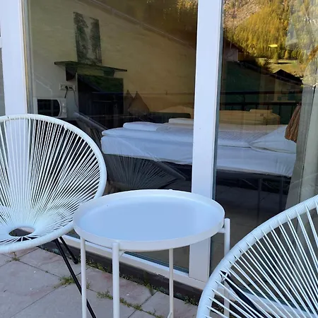 International House Zw 5 *